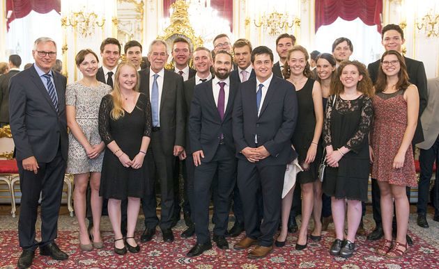 Verabschiedung der Gedenk-, Sozial- und Friedensdienstleistenden aus dem Jahrgang 2017/18 durch Bundespräsident